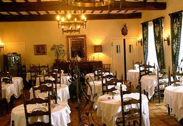 Logis Hotel Beau Site アルジュレス・ガゾスト エクステリア 写真