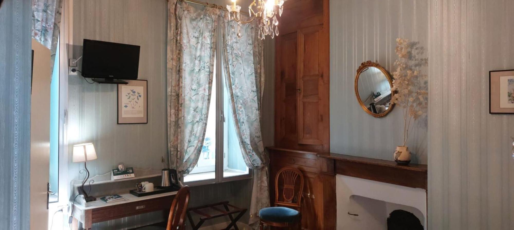 Logis Hotel Beau Site アルジュレス・ガゾスト エクステリア 写真