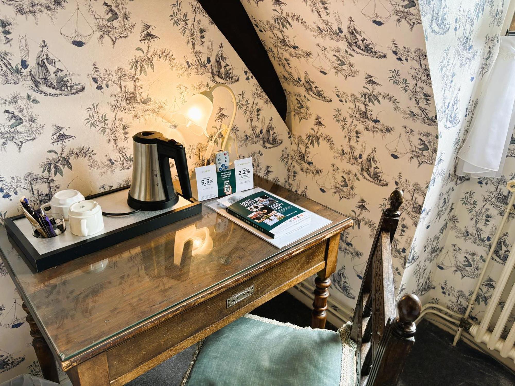 Logis Hotel Beau Site アルジュレス・ガゾスト エクステリア 写真