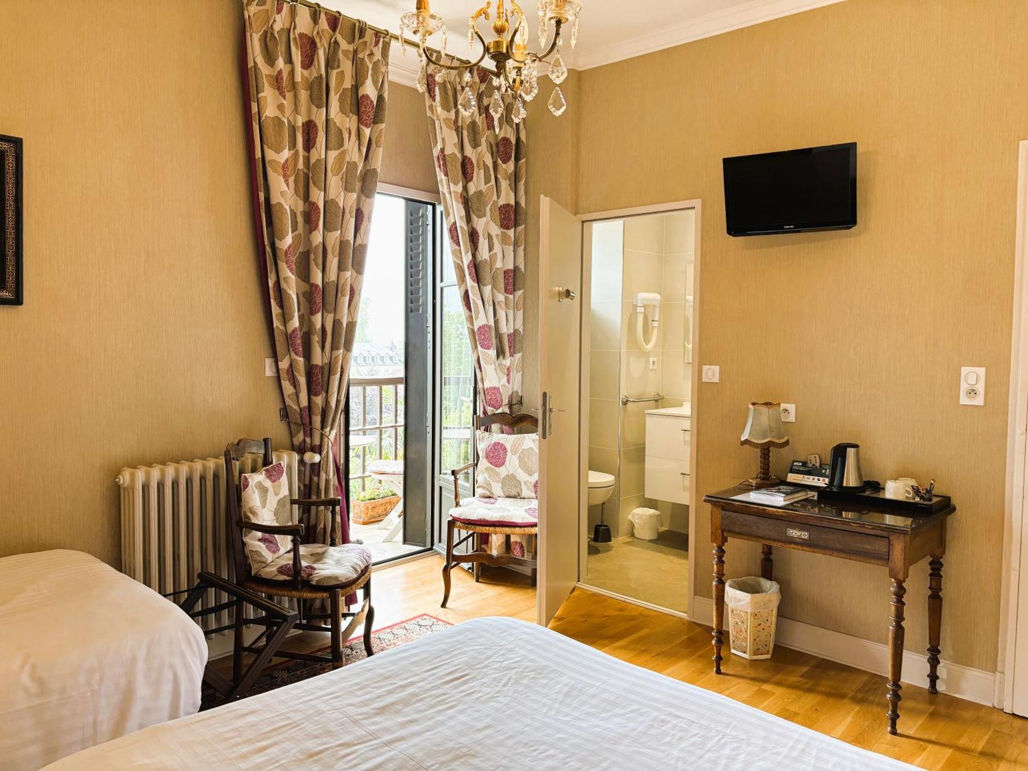 Logis Hotel Beau Site アルジュレス・ガゾスト エクステリア 写真