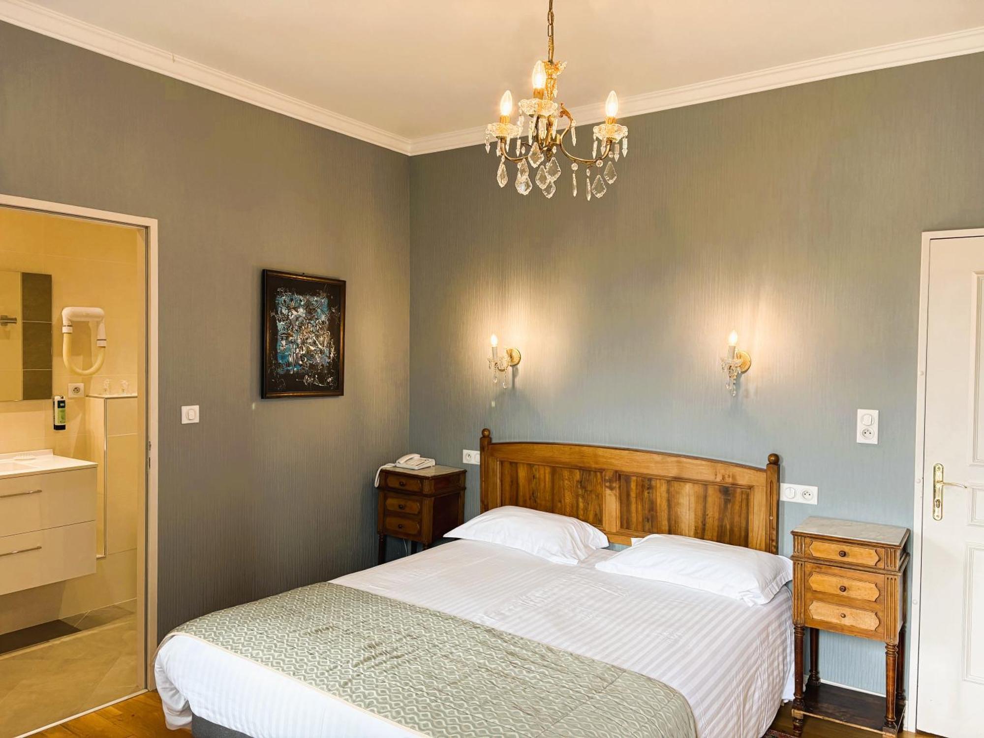 Logis Hotel Beau Site アルジュレス・ガゾスト エクステリア 写真