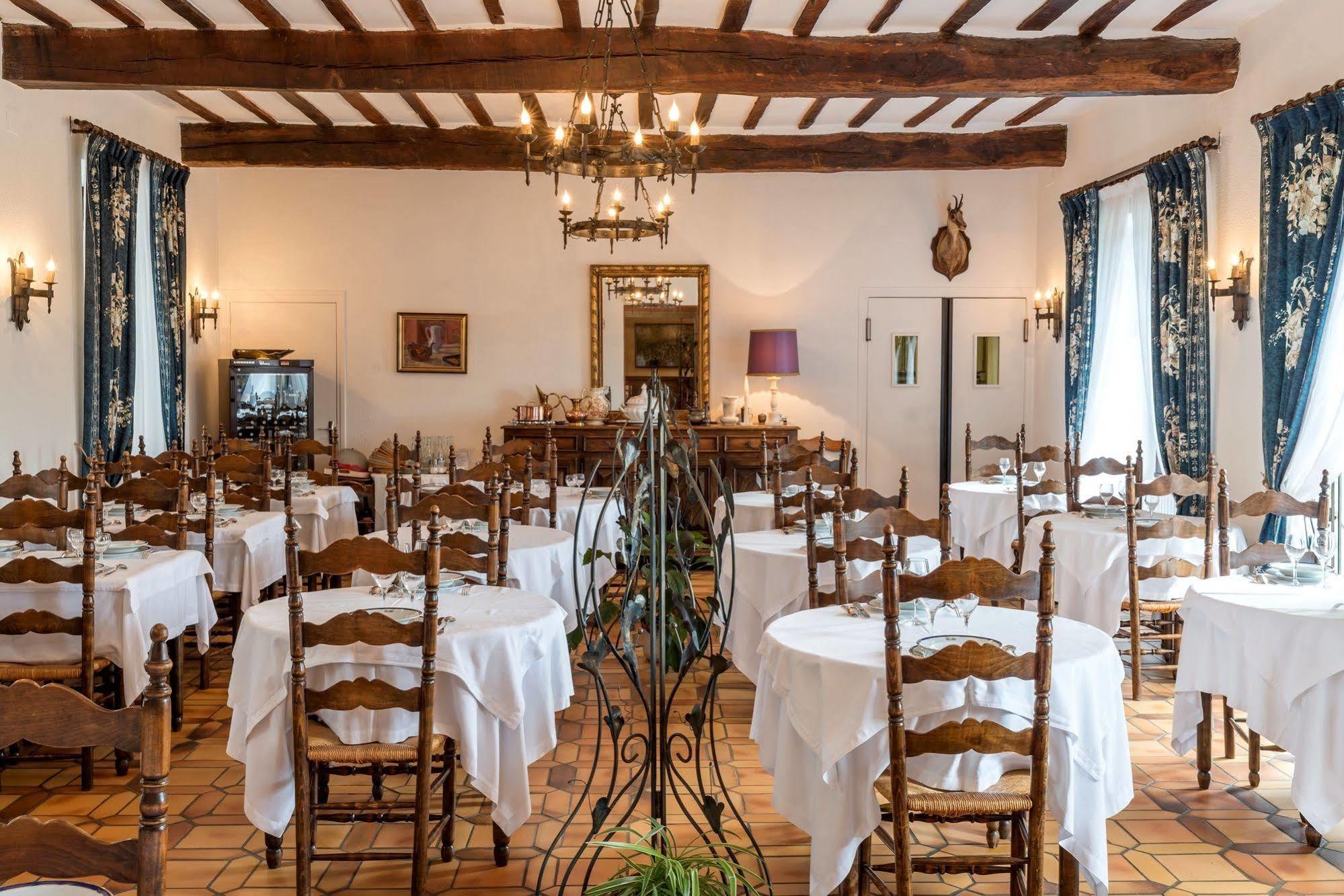 Logis Hotel Beau Site アルジュレス・ガゾスト エクステリア 写真