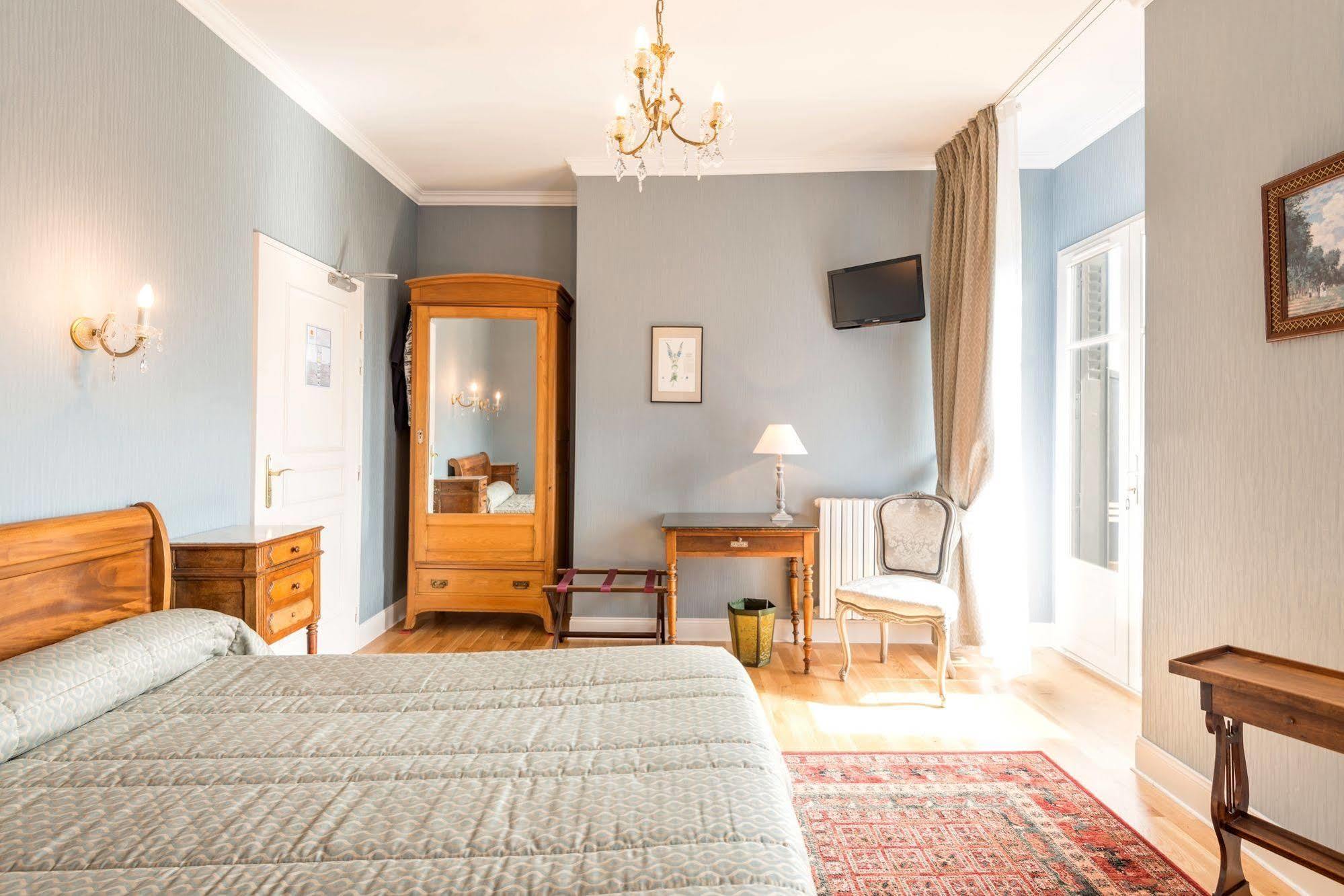 Logis Hotel Beau Site アルジュレス・ガゾスト エクステリア 写真